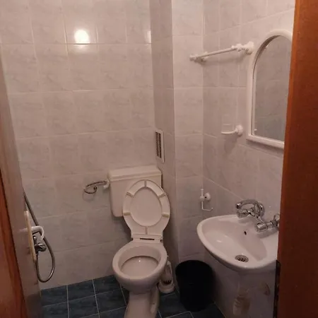 - Viktor Casa de hóspedes 2*